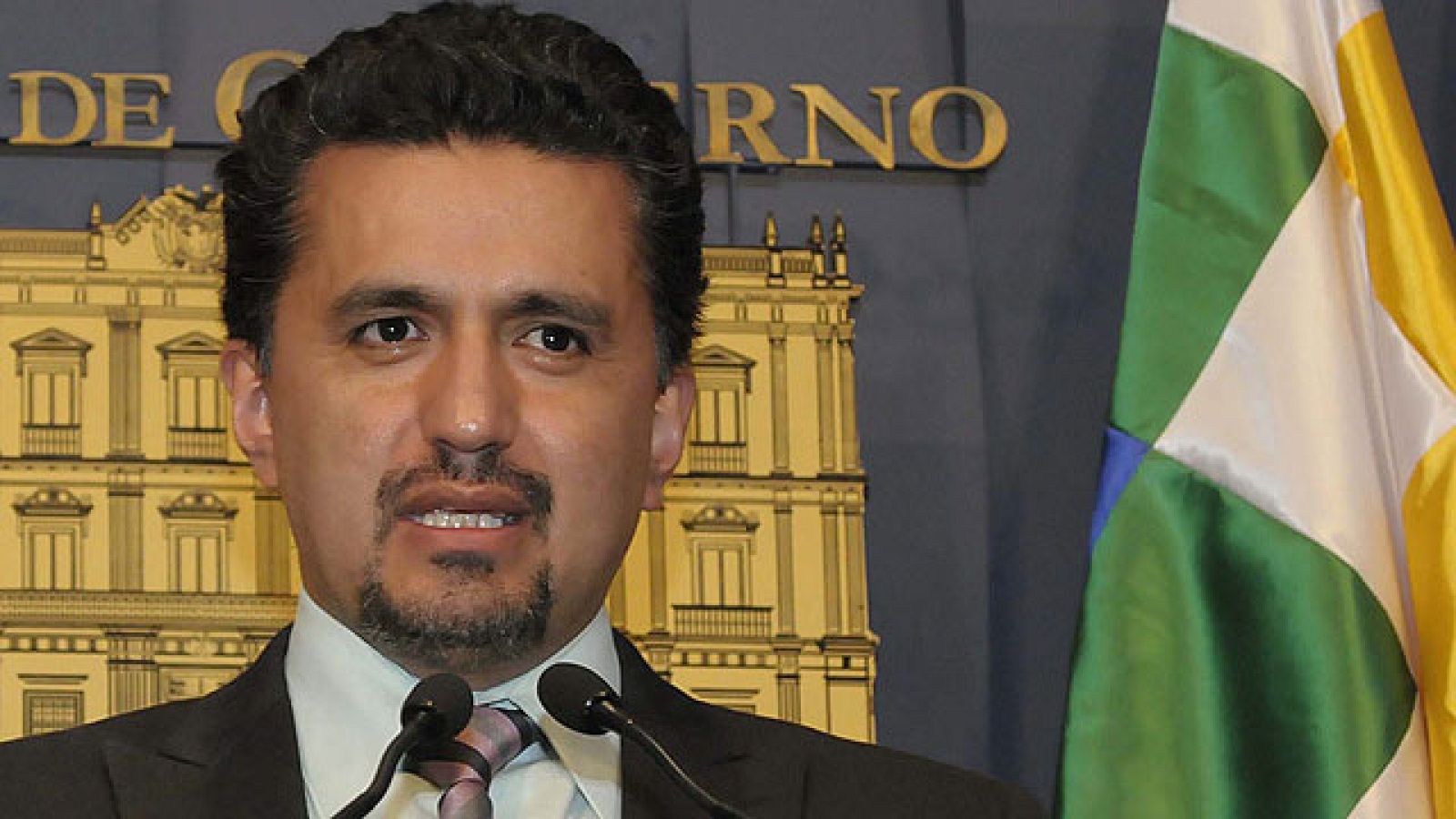 En Bolivia, nueva renuncia en el gobierno por la represión policial.