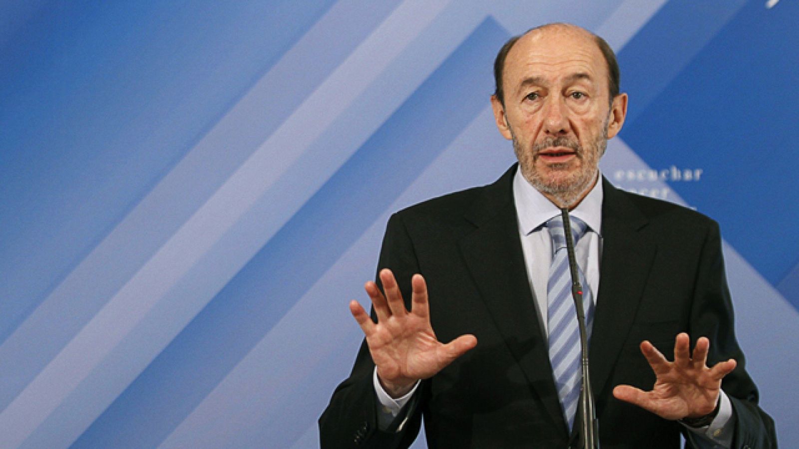 El PSOE asegura que se puede recortar el déficit sin tocar el Estado de Bienestar