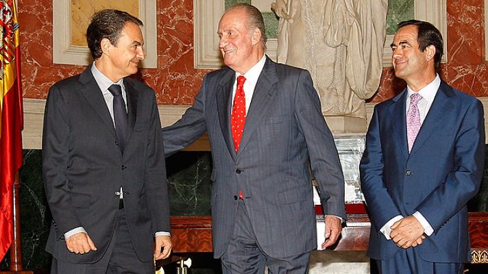 Telediario 1 - El rey admite que España tendrá que afrontar "bastantes" sacrificios