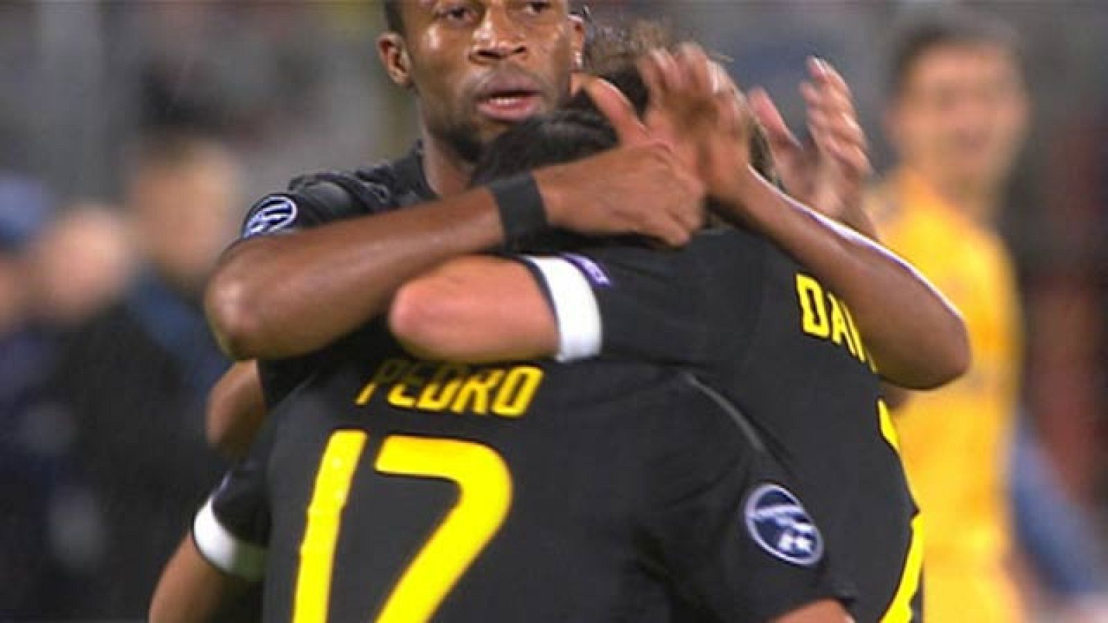 El delantero canario Pedro ha marcado el segundo gol para el Barça ante el Bate Borisov en el minuto 22.