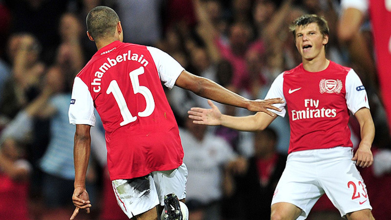 El Arsenal gana sufriendo (2-1) al Olympiakos