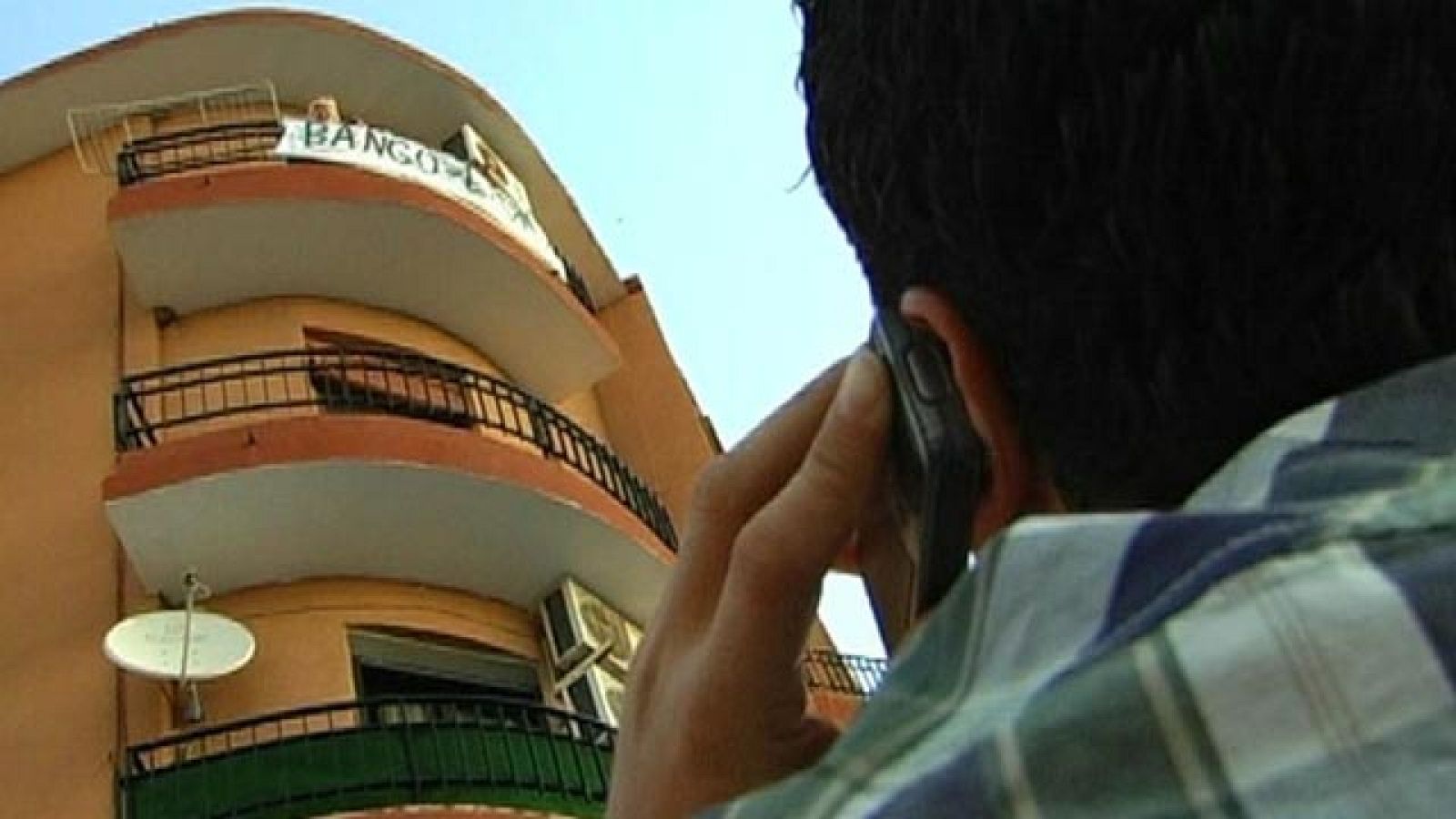 Comando Actualidad -  "Desahuciados, ¿y ahora qué?" -  Los pisos son de los bancos