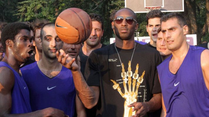 Informativo 24h - Kobe Bryant revoluciona Italia