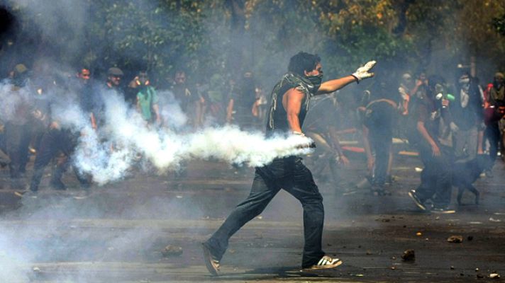 Telediario 1 - El gobierno chileno cede