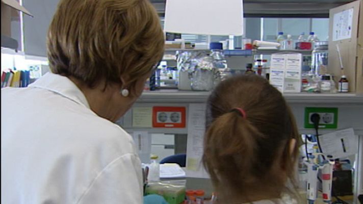 Telediario 1 - Donación para becarios