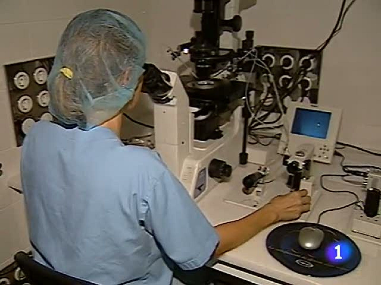 Simulador que enseña como insertar un espermatoziode dentro del óvulo