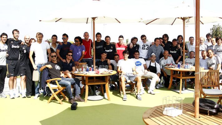 Telediario 1 - Mourinho invita a una barbacoa