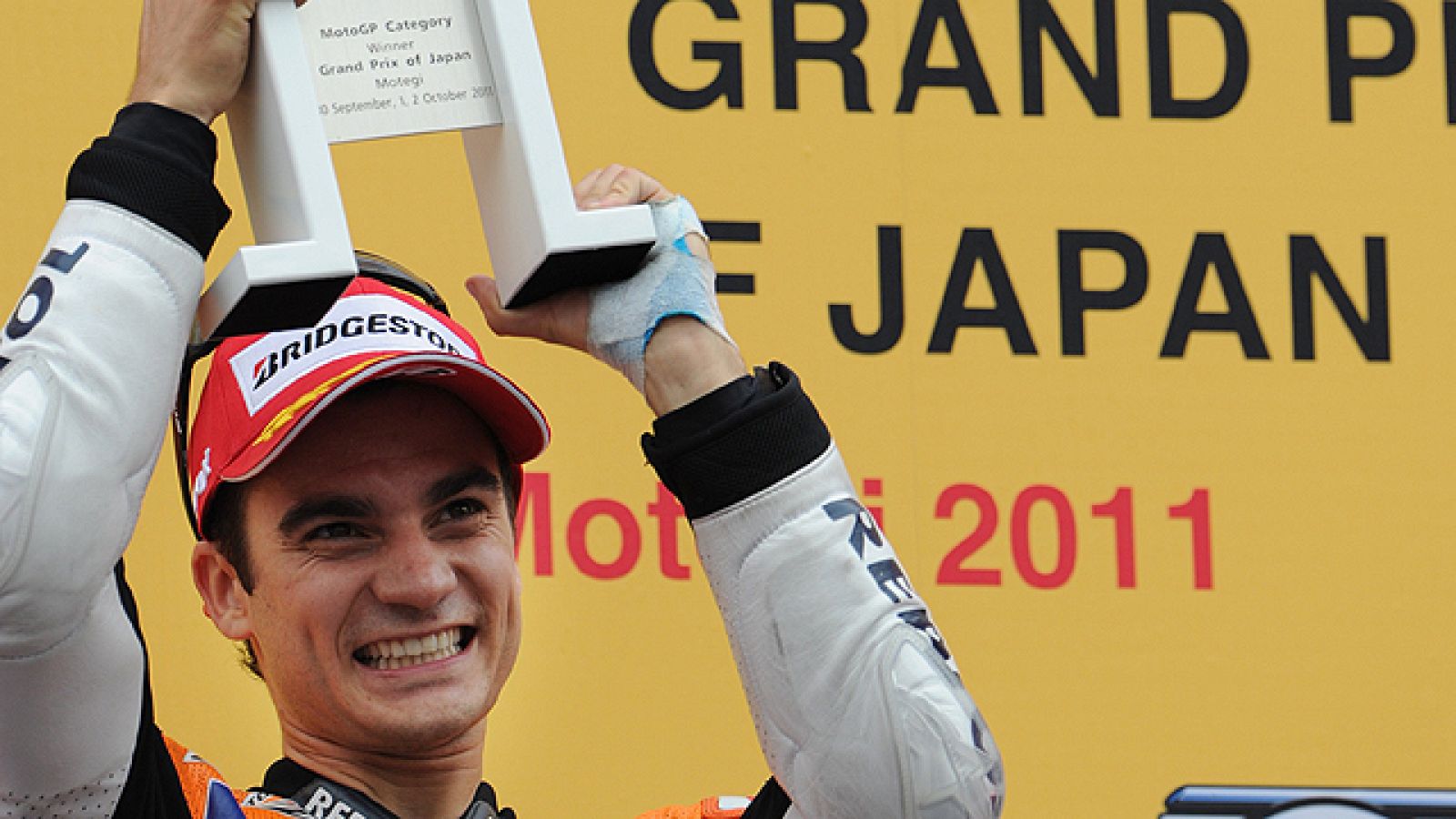 La victoria española número 400 en el Mundial de motociclismo la firmó Dani Pedrosa. El catalán fue el piloto más firme en el trazado de Motegi, donde muchos pilotos se cayeron o cometieron algún error. Pedrosa, que rodó en cabeza y en solitario desd