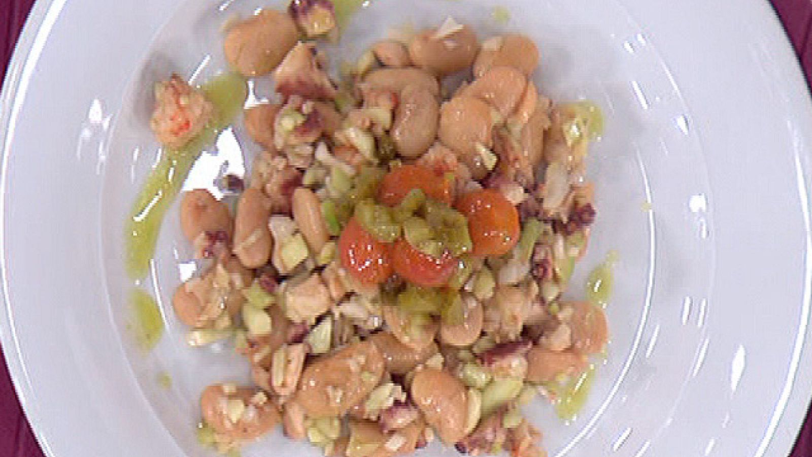 Judiones templados con pulpo en salsa de albahaca