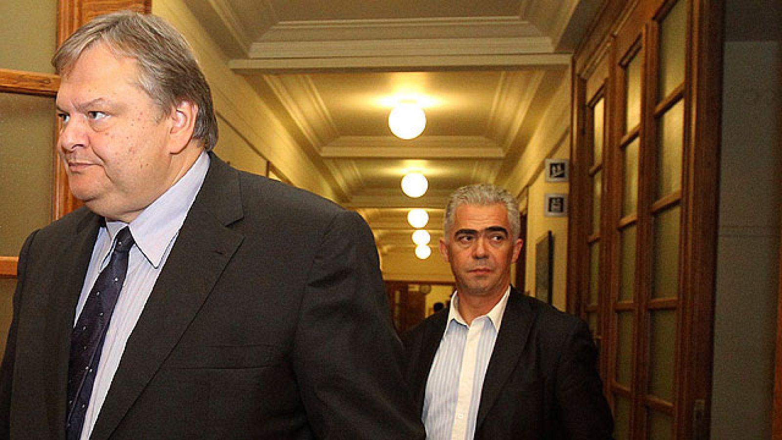 Los ministros de economia de los 27 se reunen en Luxemburgo después de que el Eurogrupo decidiera ayer aplazar la decisión sobre el sexto tramo del rescate griego.