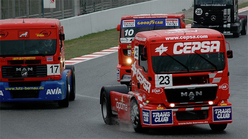 Las carreras de camiones se asemejan a competiciones de colosos. TVE ha acompañado al tricampeón español Antonio Albacete en la preparación del piloto español para conseguir su cuarto título.