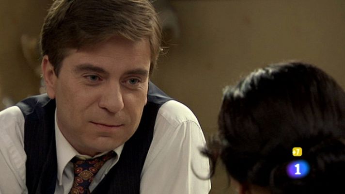 Amar en tiempos revueltos - Héctor,emocionado al hablar de Tere