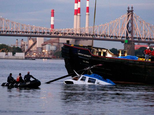 Informativo 24h - Un helicóptero se estrella en Nueva York