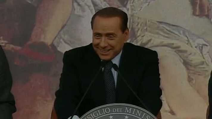 Telediario 1 - La Agencia Moodys rebaja 3 escalones la calificación de la deuda italiana