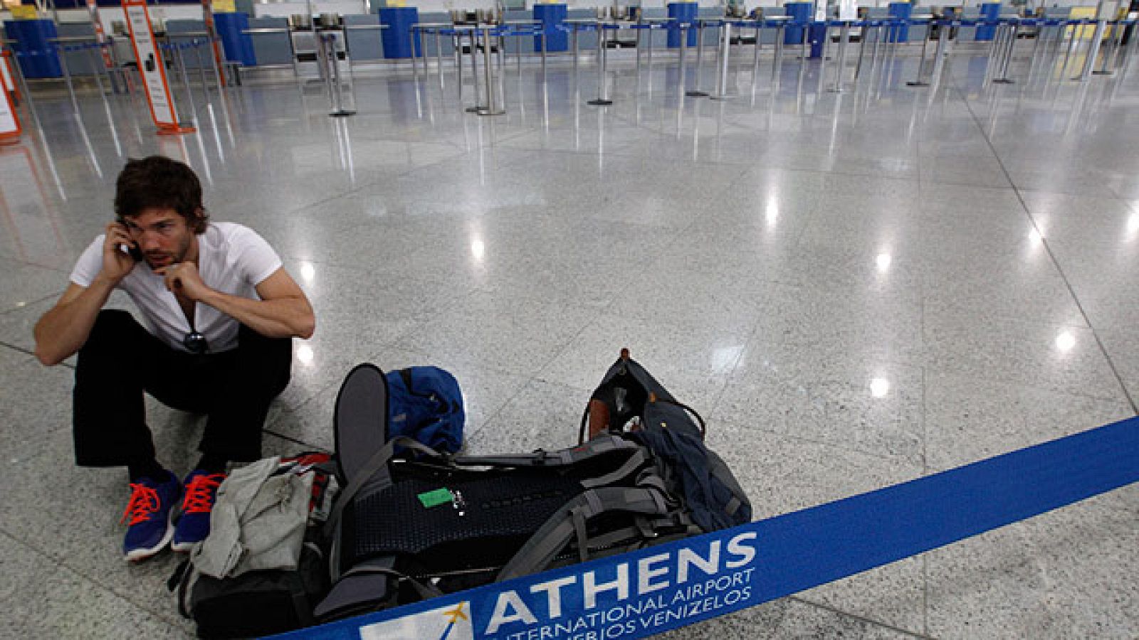 Miles de personas se manifiestan en Atenas contra los nuevos recortes del Gobierno