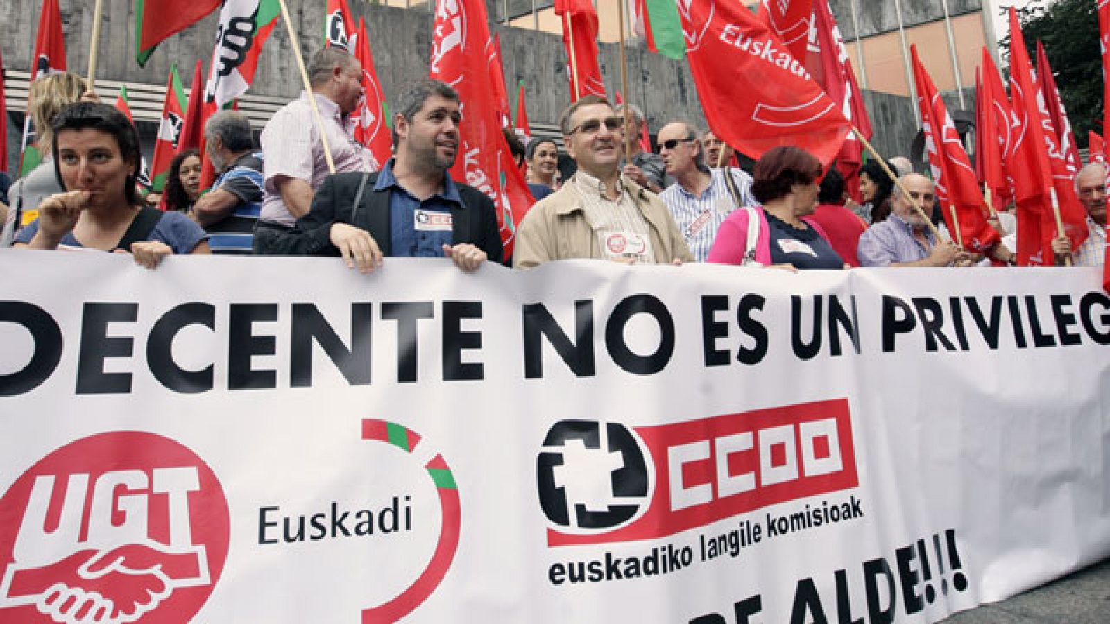UGT y CC.OO. denuncian que los ajustes de salarios y las reformas laborales están provocando que se pierdan derechos