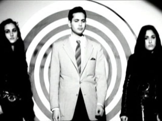 Telediario 1 - Kitty, Daysi and Lewis