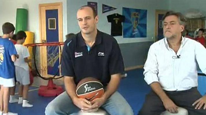 Telediario 1 - Estudiantes de ba-lon-ces-to