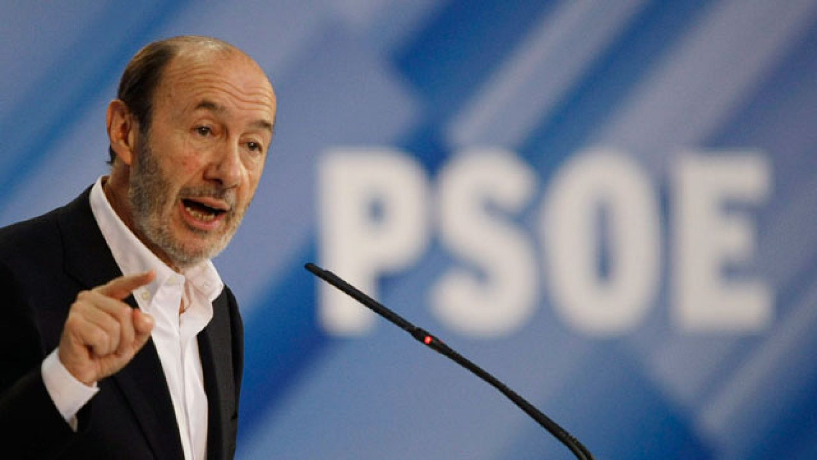 Rubalcaba tacha de vergonzoso las indemnizaciones a Nova Caixa Galicia