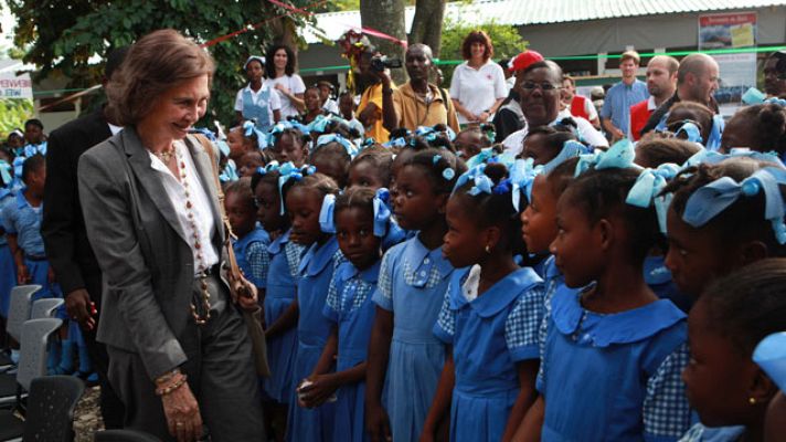 Telediario 1 - Reina Sofía en Haití