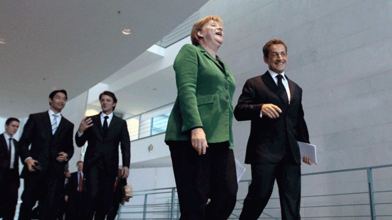 Merkel y Sarkozy apoyan la recapitalización de la banca