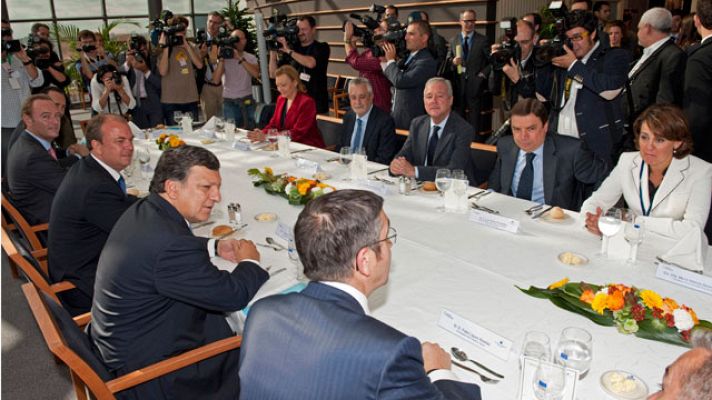 Telediario 1 - Telediario 2 en 4' - 10/10/11