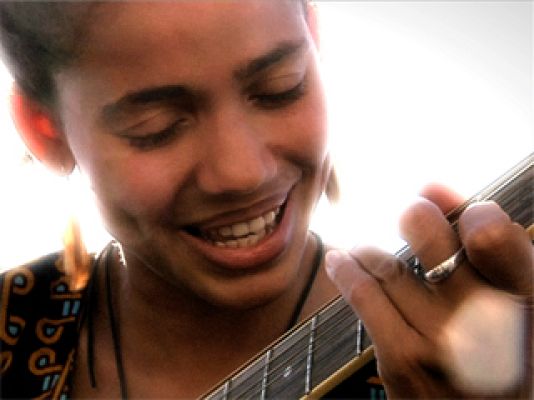 Fuera de lugar - Acústicos - Fuera de Lugar: Nneka