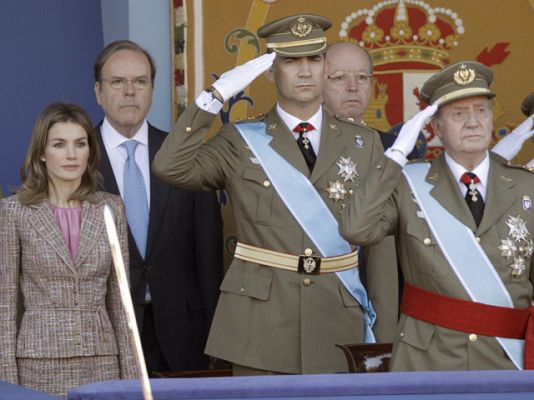 Informativo 24h - Los reyes presiden el desfile de la Fiesta Nacional