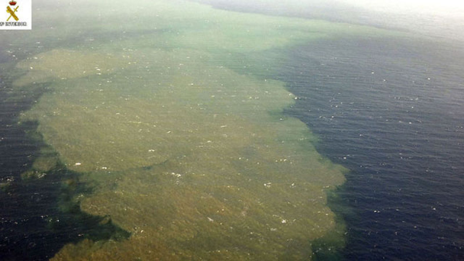 Las manchas del volcán del El Hierro, más grandes y más cerca de la costa