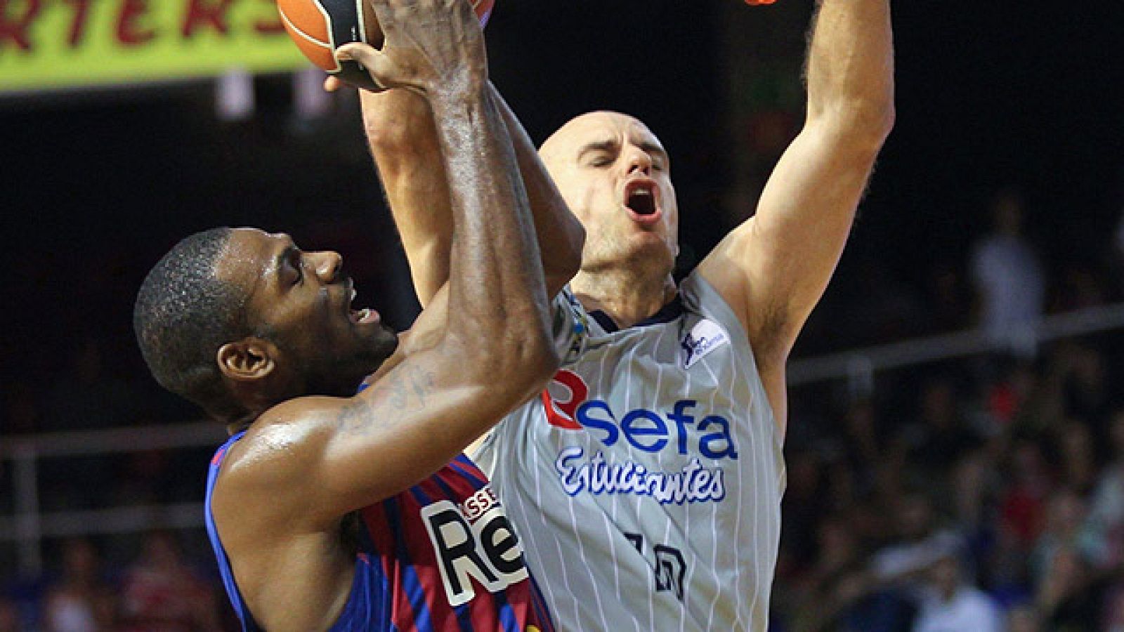 El Barcelona ha pasado por encima del Asefa Estudiantes y ha dado un golpe de autoridad en la segunda jornada de la Liga Endesa, en la que también se registró la primera victoria del Joventut y la segunda derrota del Fuenlabrada. Real Madrid y Bizkai