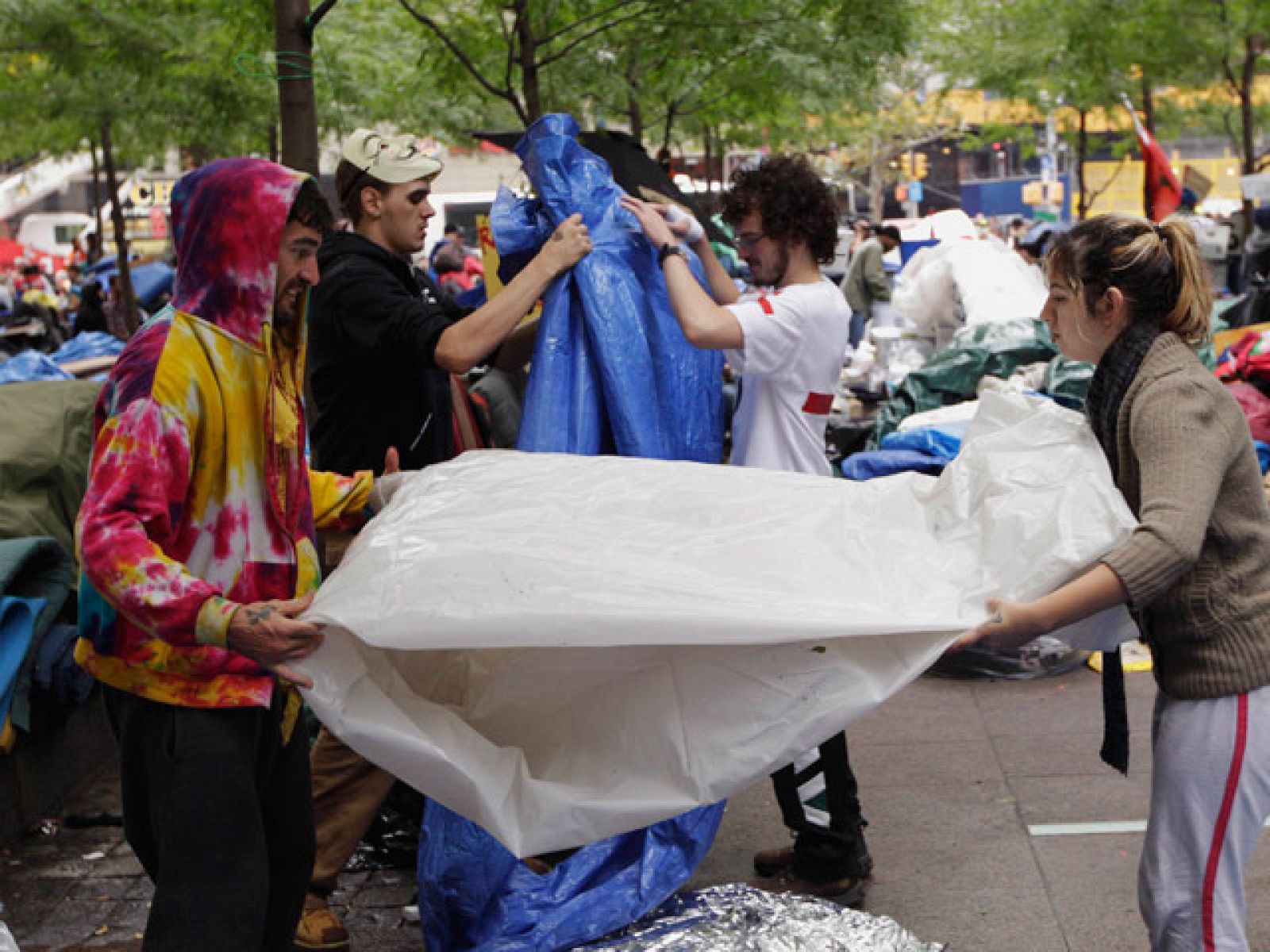 Los 'indignados' de Nueva York se niegan a desalojar el parque que ocupan