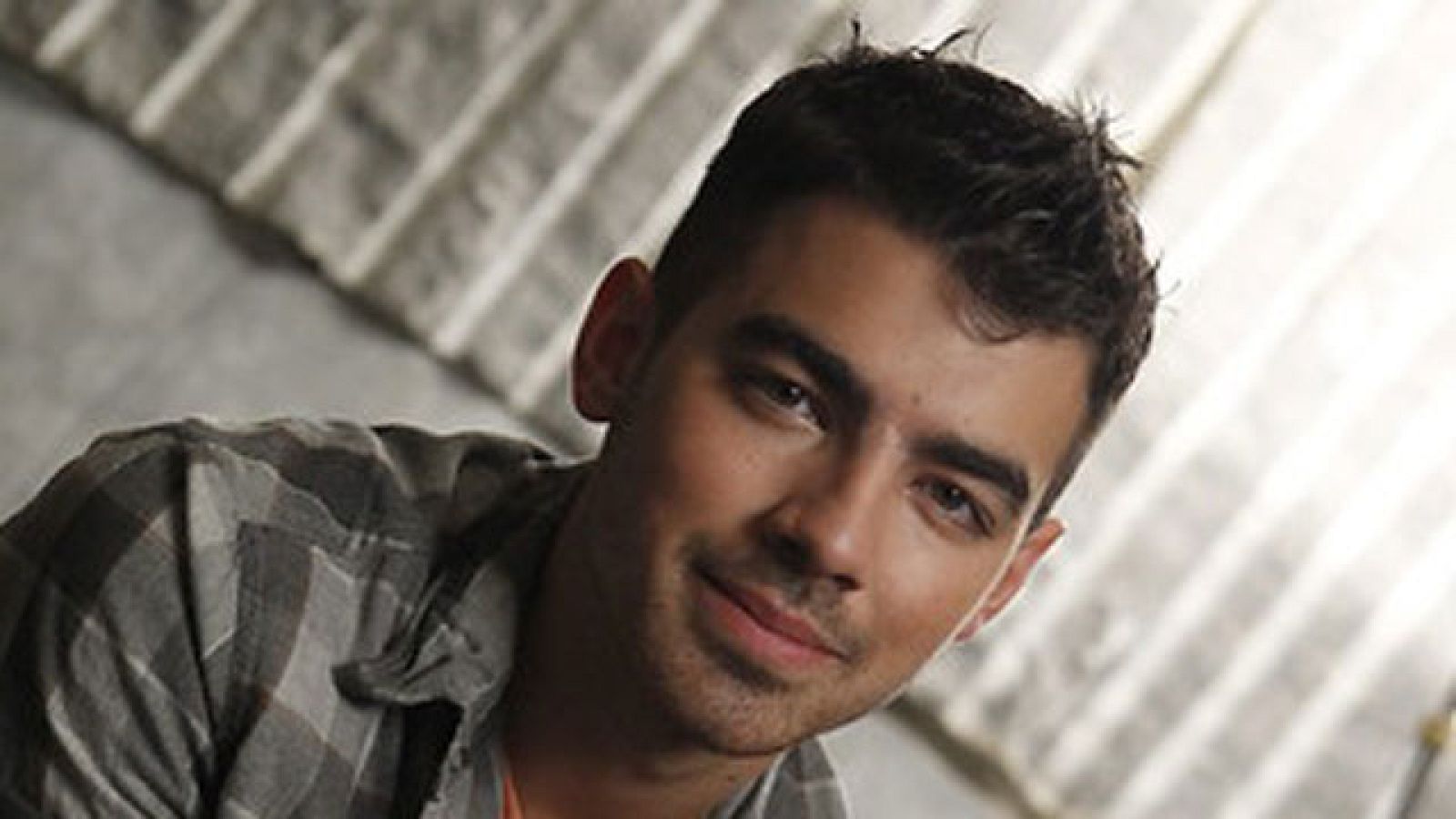 Joe Jonas presenta disco en solitario