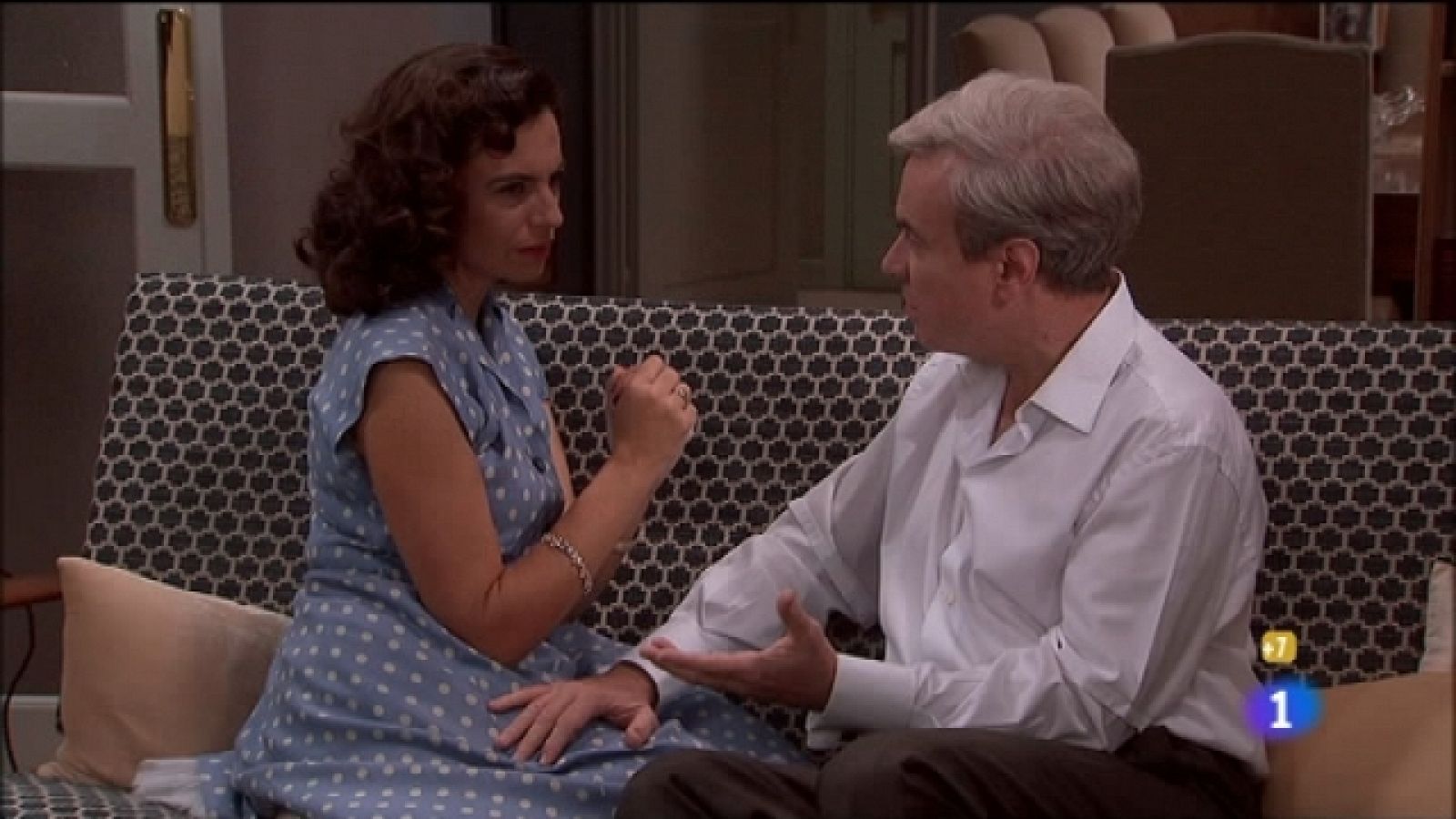 Amar en tiempos revueltos - T7 - Capítulo 29 - Rocío intenta que Adolfo deje la investigación - Ver ahora