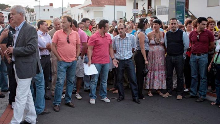 Telediario 1 - Vecinos de El Hierro protestan