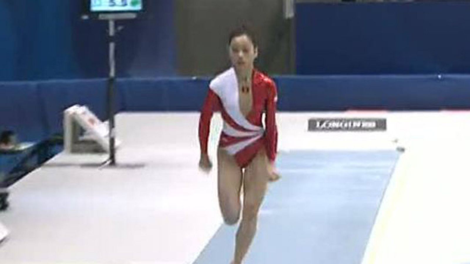 El mundial de gimnasia artística nos ha dejado una imagen inédita hasta ahora, una gimnasta vietnamita alcanzando una final y logrando una medalla de bronce.