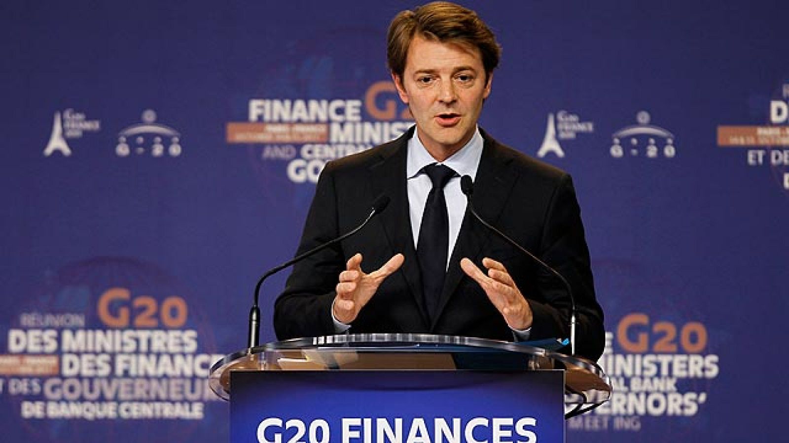 El G20 urge a Europa a solucionar la crisis para evitar un contagio global. Del encuentro de París sale el compromiso de potenciar el papel del Fondo Monetario Internacional para hacer frente a la crisis financiera.