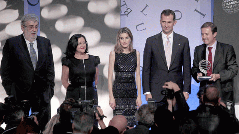 El escritor madrileño, Javier Moro gana el Premio Planeta 2011 - Informativo 24h | Ver