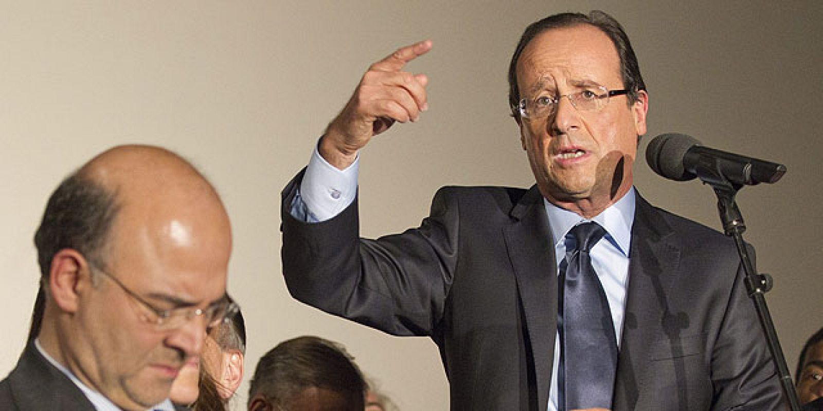 Hollande se enfrentará a Sarkozy en 2012 tras vencer a Aubry en las primarias | Ver