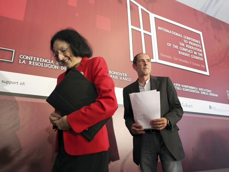 Telediario Matinal en cuatro minutos - 17/10/11 | Ver