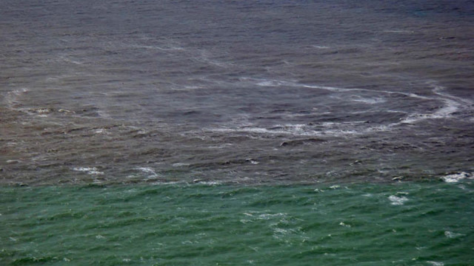 Más Gente - Los vecinos de La Restinga entran a recoger enseres