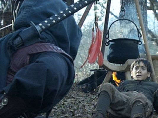 Águila Roja - Águila salva a los niños