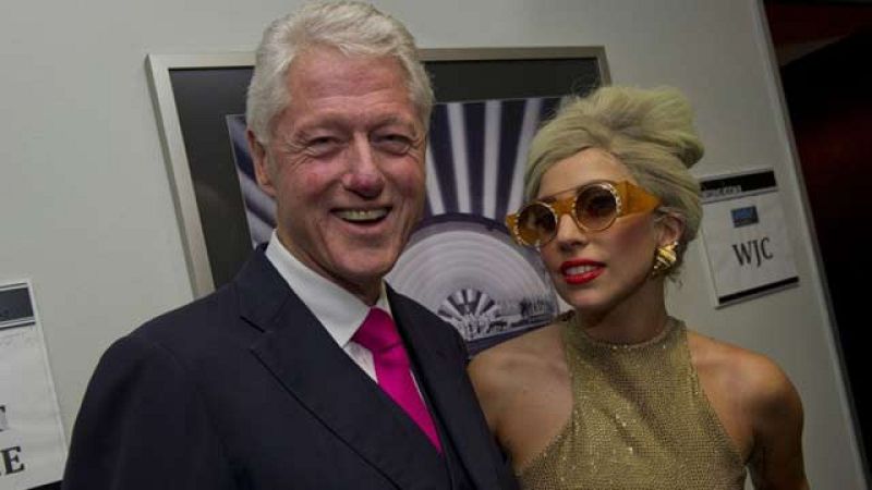Más Gente - Lady Gaga canta a Bill Clinton como Marilyn Monroe
