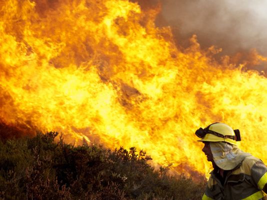 Telediario 1 - Al menos 17 incendios siguen activo