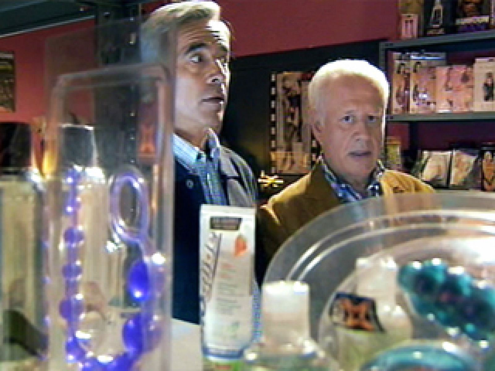 La sociedad española se está modernizando y los establecimientos de juguetes eróticos pronto llegarán a las calles del centro de Madrid. Por ello, Antonio está convencido de que los sex shops son el negocio del futuro.