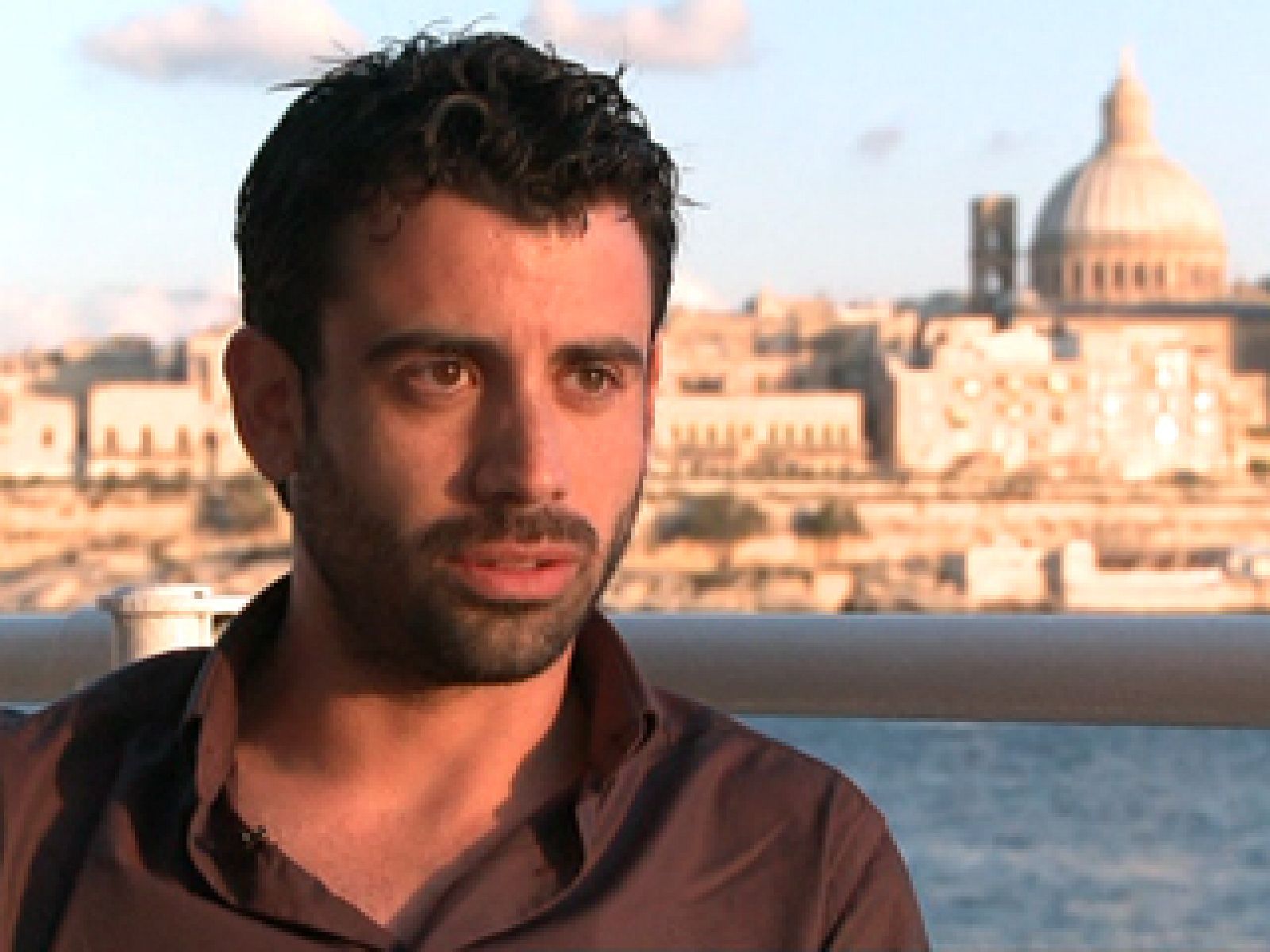 Espanoles en el mundo - Malta - Alex | Ver