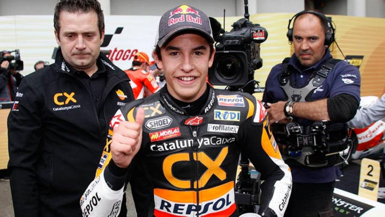Marc Márquez anuncia en rueda de prensa que permanecerá en la categoría de plata en 2012