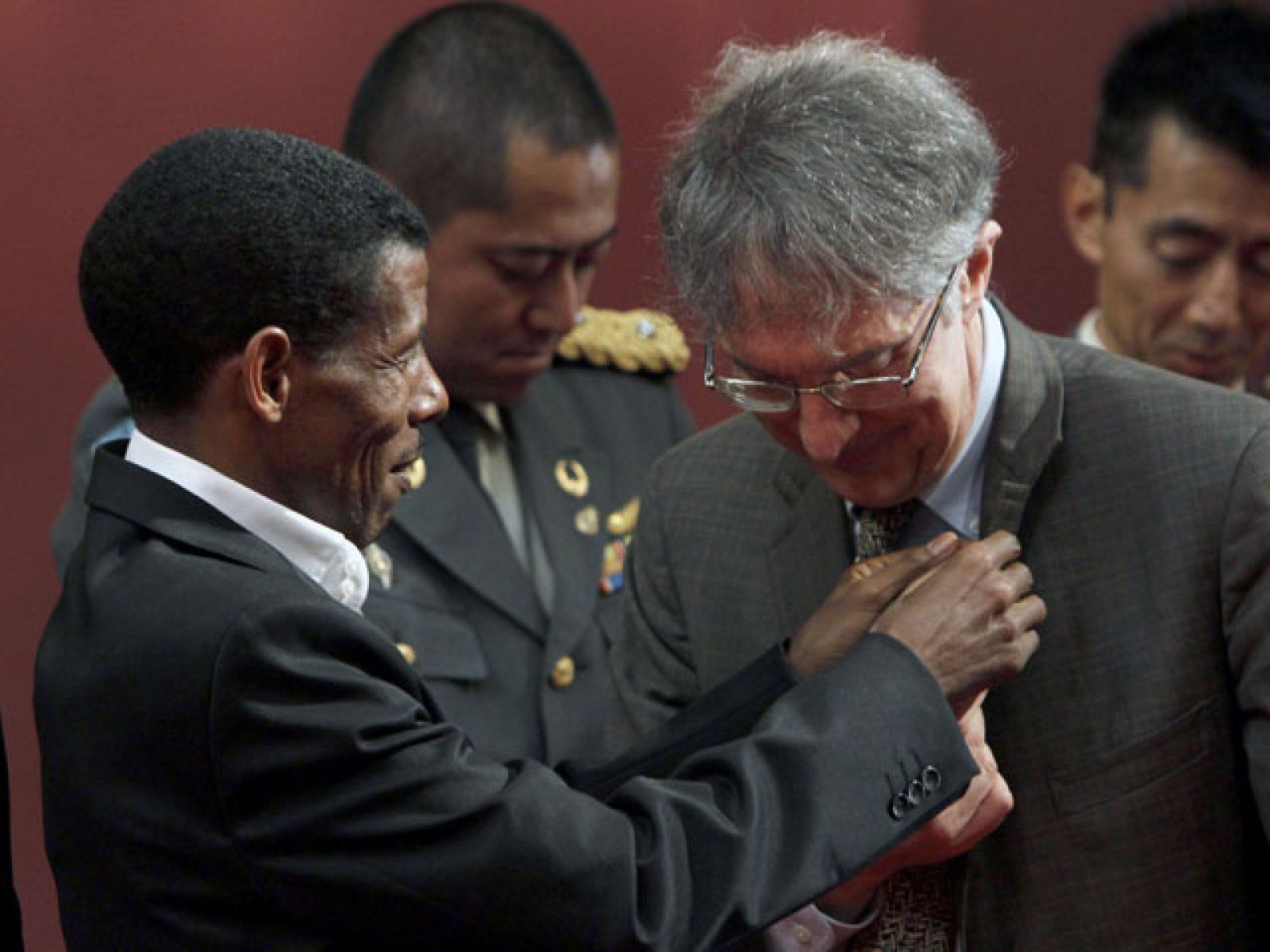 La Reina ha llegado esta mañana a Oviedo para asistir, junto con don Felipe y doña Letizia, a la entrega esta tarde de los Premios Príncipe de Asturias