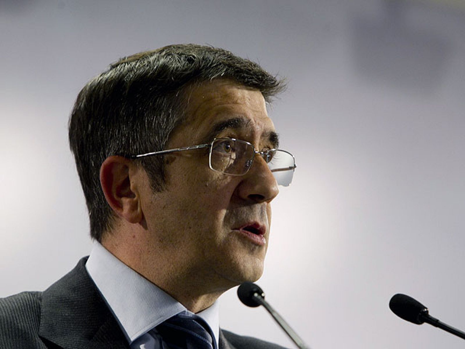 Patxi López considera la existencia de ETA "el único problema vasco"