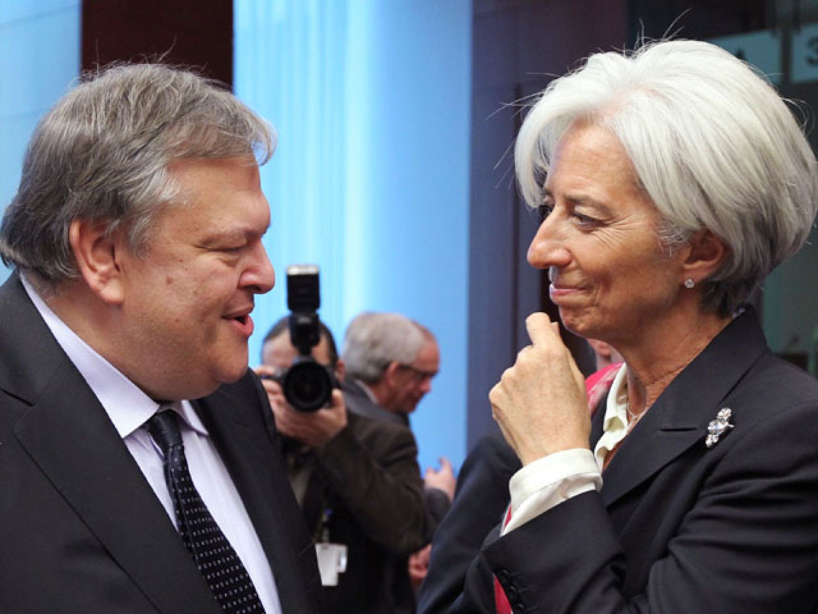 Los ministros de la zona euro preparan el Consejo Europeo que debe ampliar el fondo de rescates