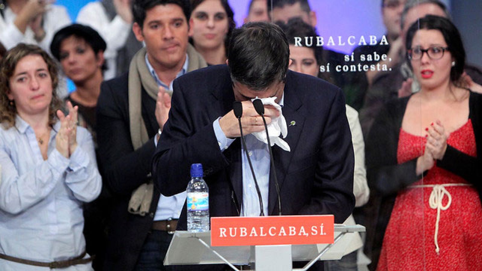 Patxi López rompe a llorar en un emotivo discurso en San Sebastián